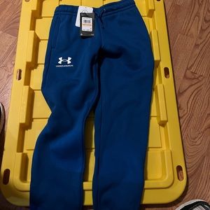 Under Armour new sweatsuit youth small still has tags